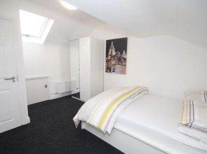 Stylish 7 Bed House, close to City Centre