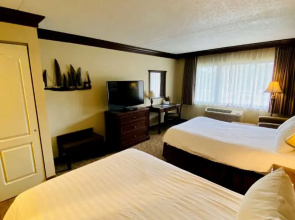 Fourwinds Lakeside Inn & Marina