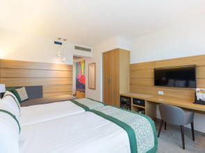 Holiday Inn Naples by IHG