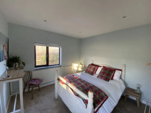 Cosy Stable Conversion Between Sheffield & Leeds