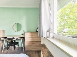 Deerwood-2-Storey Garden Apartment with Castle view Balcony