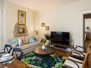 1858 Edgeland Avenue, Unit One