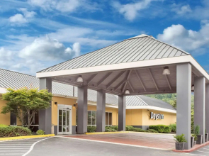 Days Inn by Wyndham Asheville/Mall
