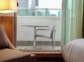 LIC Manhattan View Hotel