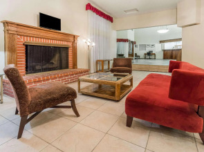 Country Inn & Suites by Radisson, Vallejo Napa Valley, CA