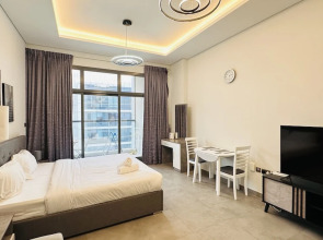 Luxury Spacious Apartment Near Downtown with Balcony and Free Parking by Belvilla