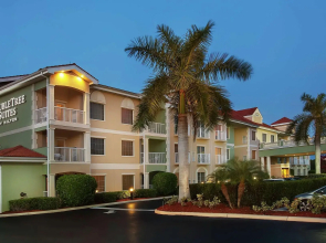 DoubleTree Suites by Hilton Naples