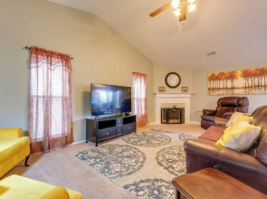 Horn Lake Home w/ Yard: 8 Mi to Graceland!