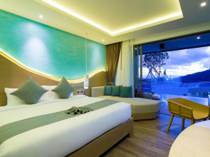 Crest Resort & Pool Villas