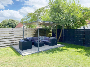Holiday Home With Pet-friendly Garden