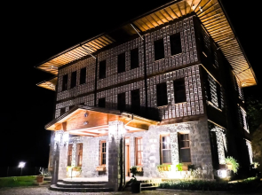 Hakoni House