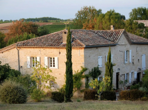 GÃ®te Le Syrah with swimming pool in a 250 year-old winery