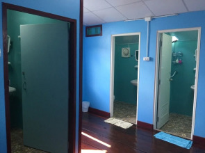 Rub Lom Chom Klong  by Fisherman Village