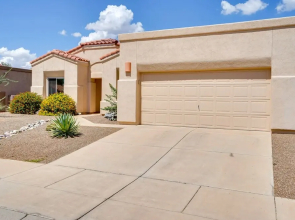 Luxury Tucson Retreat: Patio, Hot Tub & Fireplace