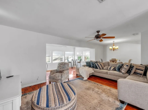Sunny Retreat In Clearwater 2 Bedroom Home by RedAwning