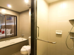 Sea Me Spring Too Hotel