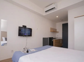 Fully Furnished and Homey Studio Collins Boulevard Apartment