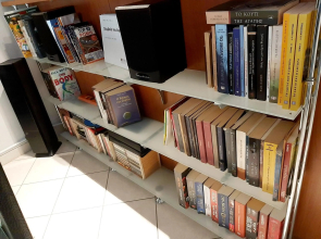 Large terrace apartment near city centre