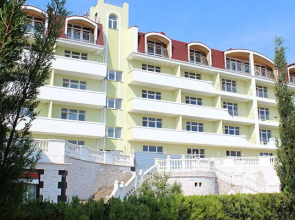Apartment in a house near the Greek Chora