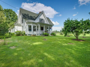 Springvale Farm: Freedom Home With Hiking Trail!