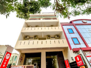 OYO 71029 Hotel Saraswati Inn
