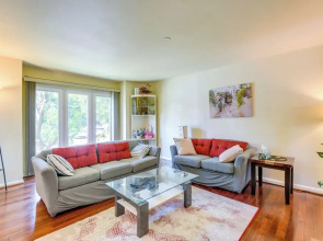 Close to Hospital & Dulles: Herndon Townhome