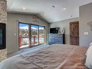 Creekside Escape 4 Bedroom Home by RedAwning