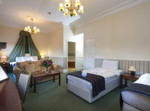 Hampton Court Palace Hotel