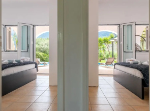 Kournas-sleeps8-parking-garden-pool-petfriendly