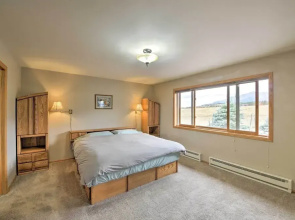 Buena Vista Retreat: 7 Acres & Panoramic Views