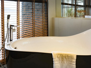 Maple Hotel & Apartment