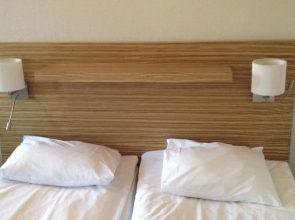 Ro Hotel