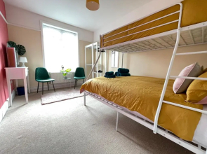 Bournemouth 3 Bedroom - Parking