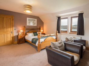Redwood House Hotel