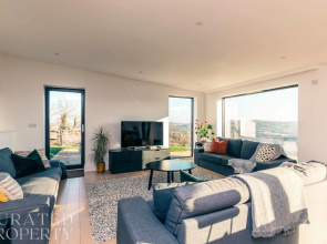 Stunning 5 Bedroom New Build With Amazing Views