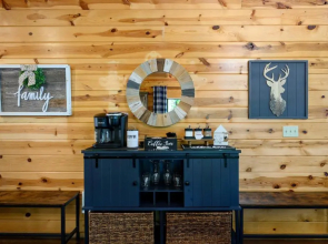 Hickory Bear - Secluded Cabin, Sleeps 10, New Hot Tub, Fire Pit, Arcade, Foosball Table & Deck Slide