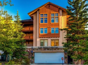 Eagle Springs East 101: Red-Wing Suite