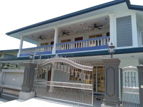 Ben & Roz Inn