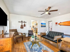 Vintage Beach Bungalow - For 6!