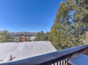 Warm Townhome w/ Sauna at Angel Fire Ski Lift