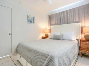 Binnie’s Beachfront Bungalow