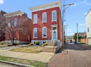 Massive Downtown Area Home... sleeps 14
