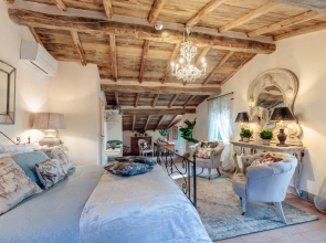 Villa Gufo in Lucca With 5 Bedrooms and 4 Bathrooms