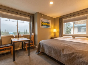 Banff Boundary Lodge Mountainview Studio