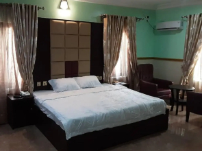 Royal City Dubai Hotel & Suites