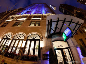 Holiday Inn Express Chicago - Magnificent Mile by IHG