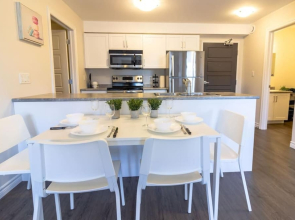 Newly Renovated Condo w Prking Near UNB Patio