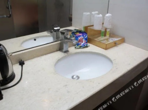 Dunhou Hotel (Foshan Railway Station Express Auto Parts City store)