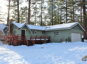 Snowridge - Charming Classic Cabin With A Wood Burning Fireplace And Wifi! 2 Bedroom Cabin