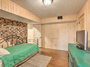 Family-friendly Red River Retreat w/ Deck!